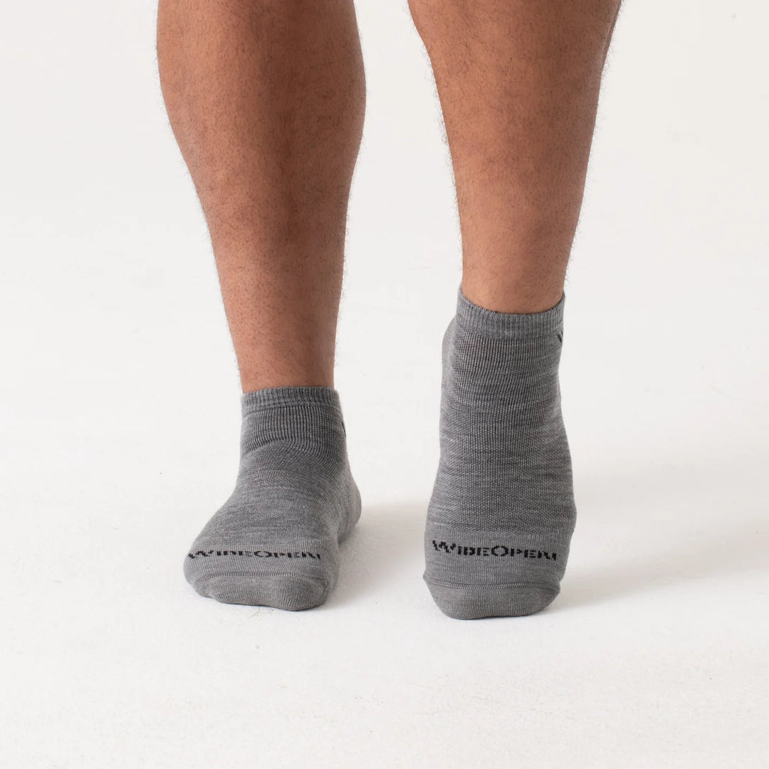 Wide Open - Men's Solid Cushioned No Show Socks- Light Gray