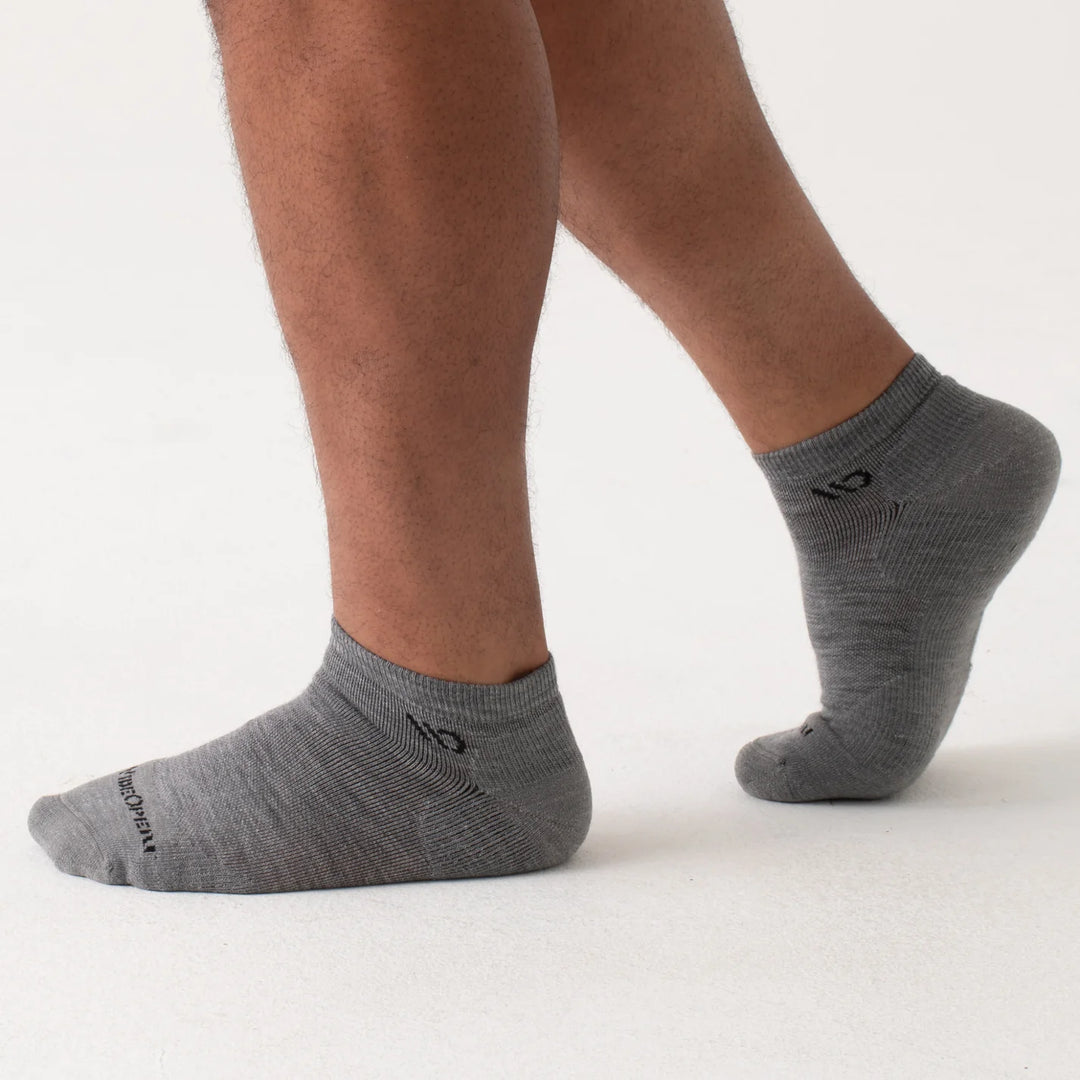 Wide Open - Men's Solid Cushioned No Show Socks- Light Gray